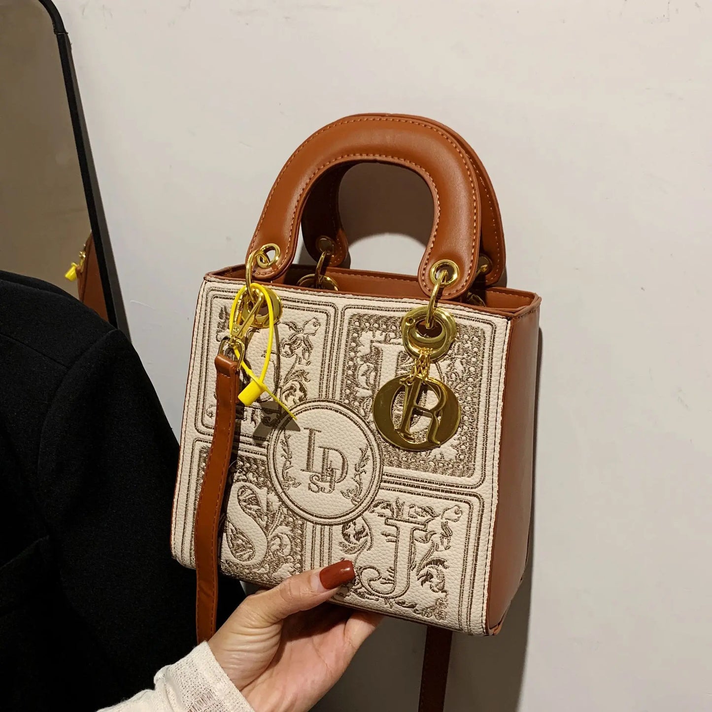 Retro Embroidery Ladies Handbag Fashion